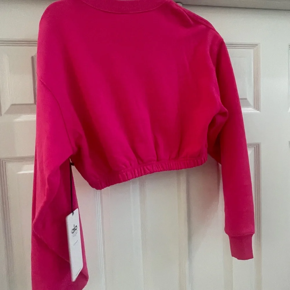 ALO Yoga Devotion Cree Neon Pink Cropped Top - Picture 5 of 6